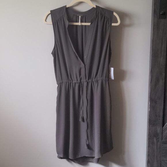 Dress - Picture 1 of 3